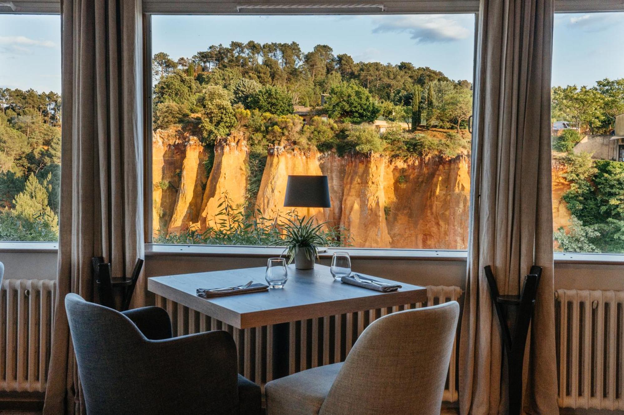 ホテル ル クロ ドゥ ラ グリシン Roussillon en Isere エクステリア 写真